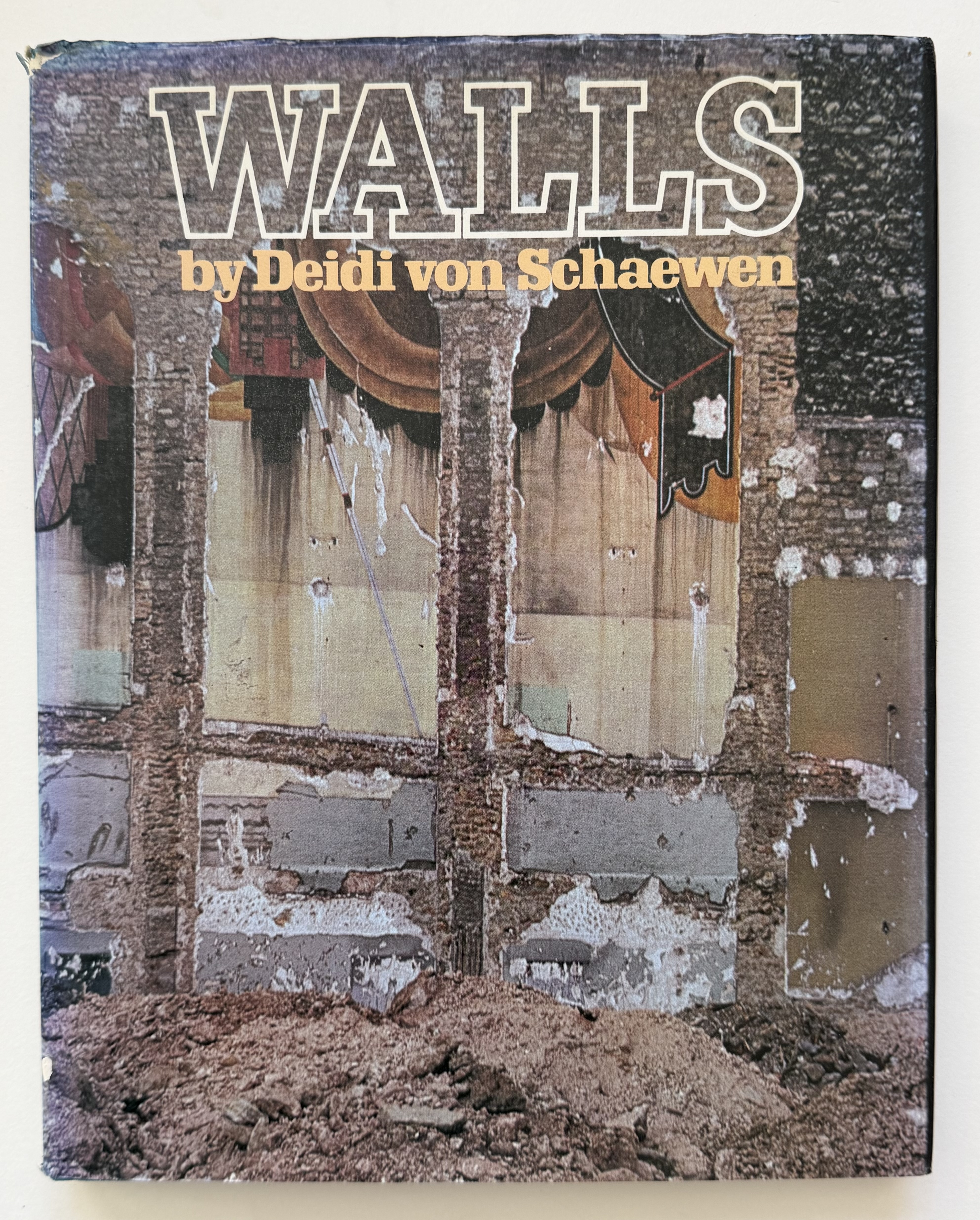 8 WALLS, Pantheon Books US 1977